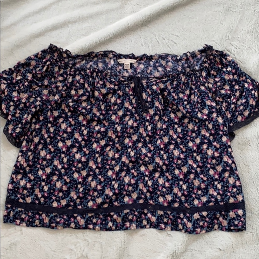 Off the shoulder medium American Eagle shirt!